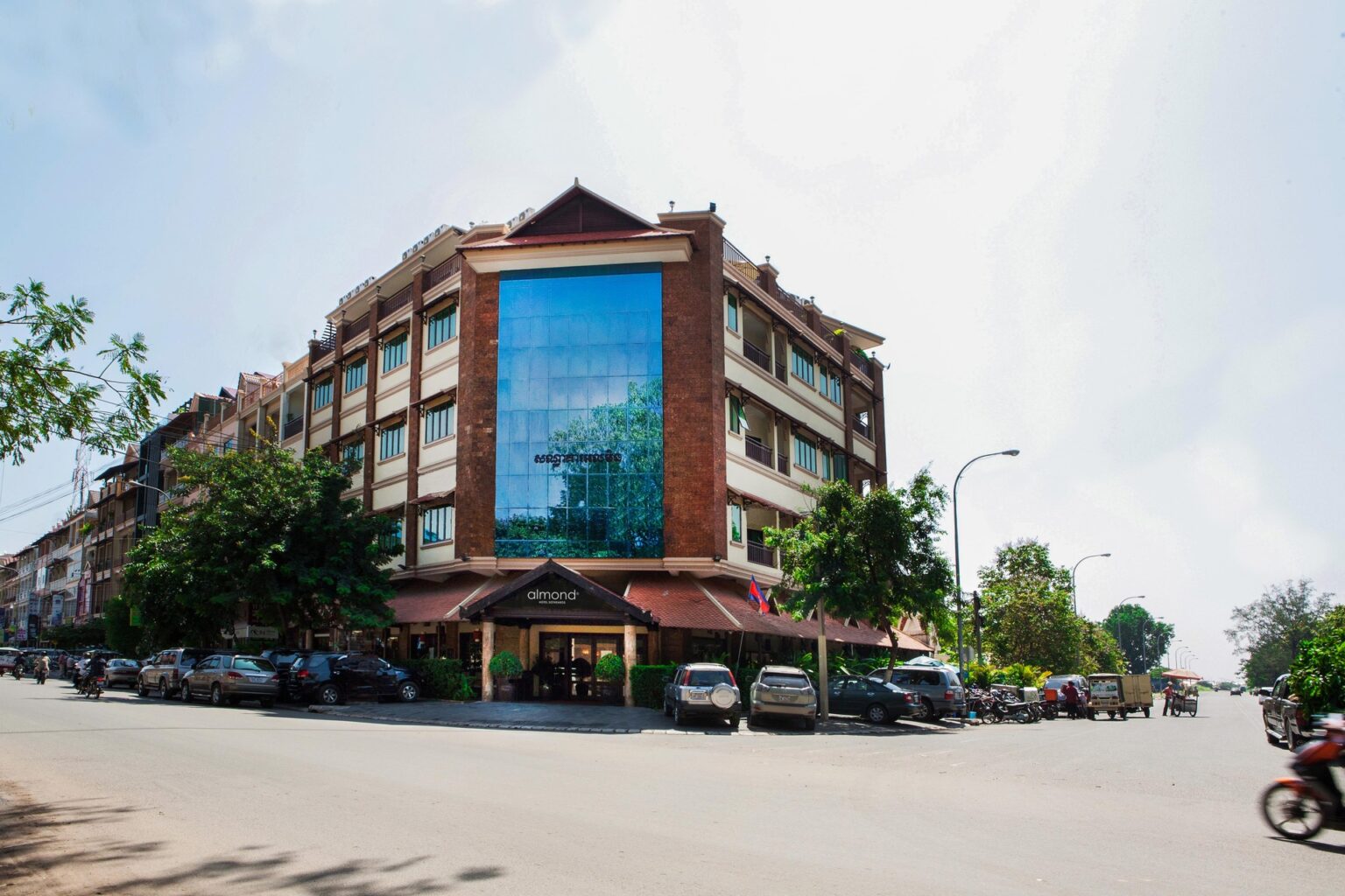 Almond Sothearos Hotel